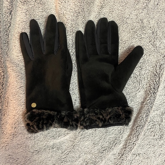 Black fuzzy fur women’s gloves - Picture 3 of 5